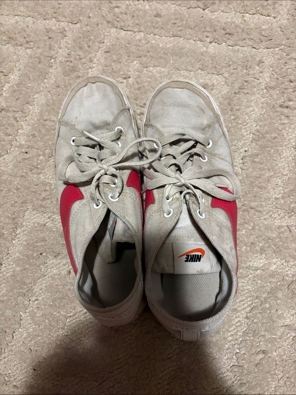 Nike Kids Low-Top Sneakers in Off-White with Pink Swoosh
